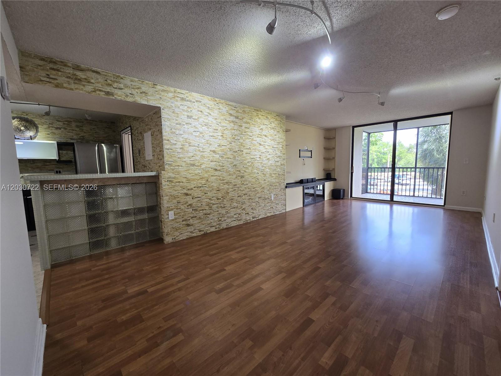 CHANTILLY CONDO - Residential
