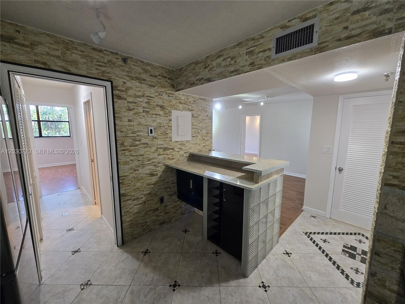 CHANTILLY CONDO - Residential
