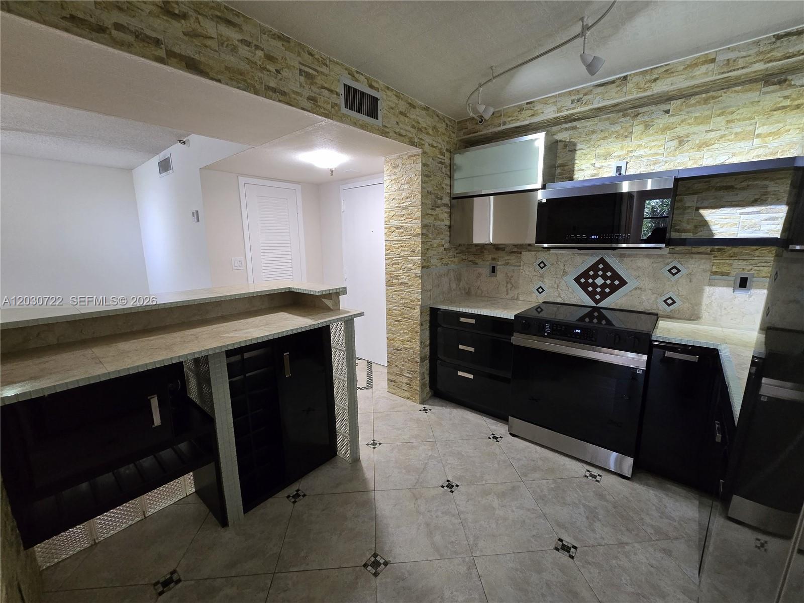 CHANTILLY CONDO - Residential