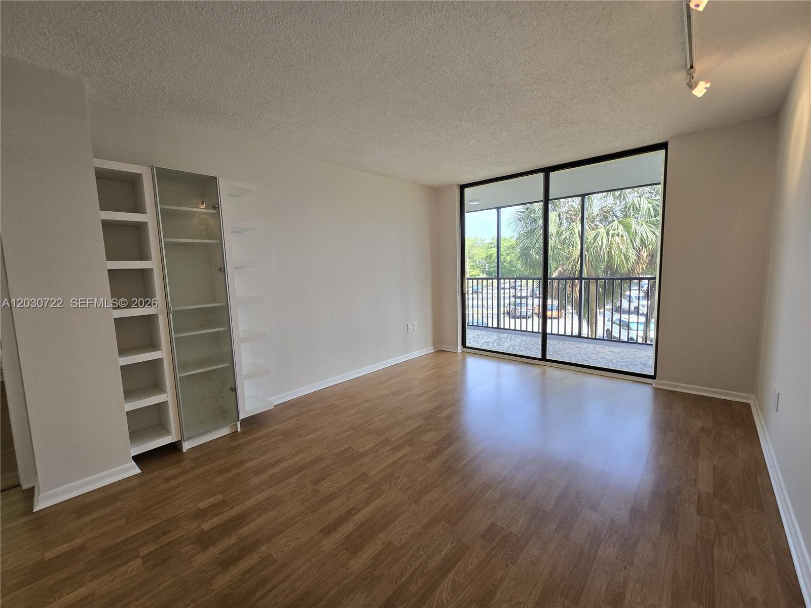 CHANTILLY CONDO - Residential