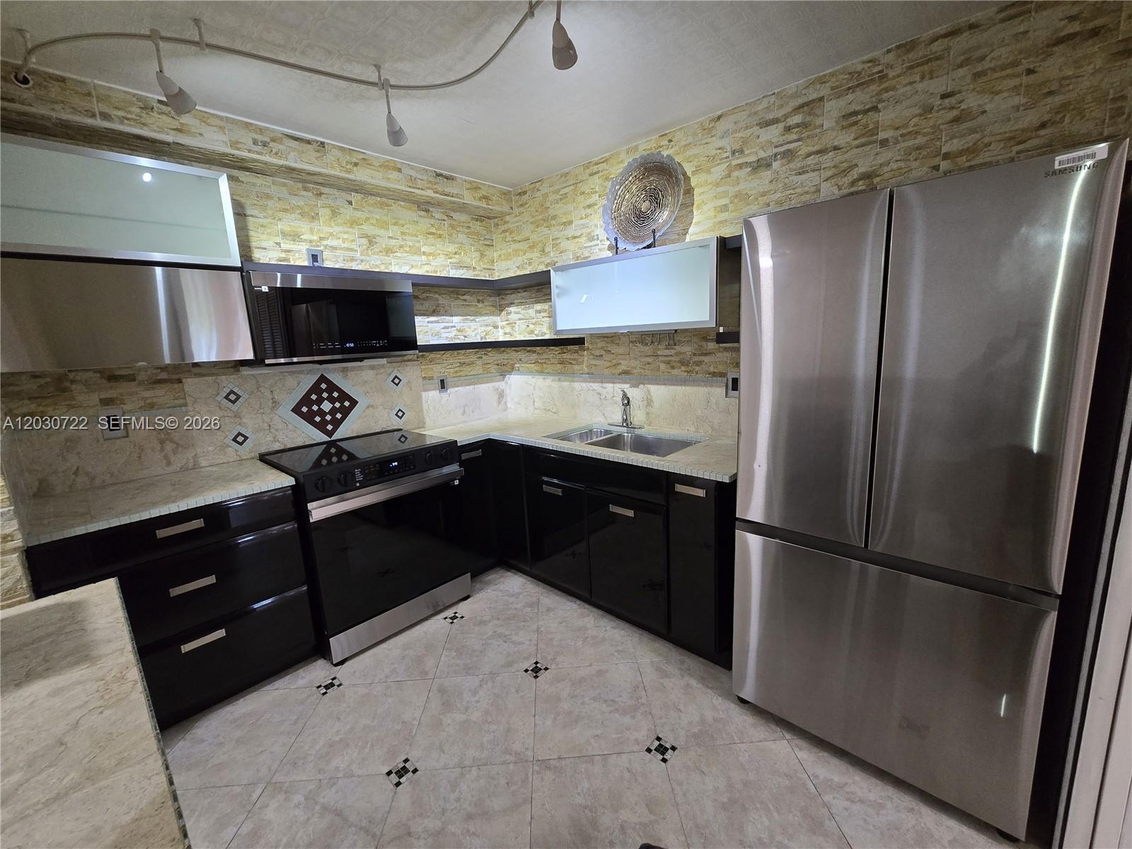 CHANTILLY CONDO - Residential