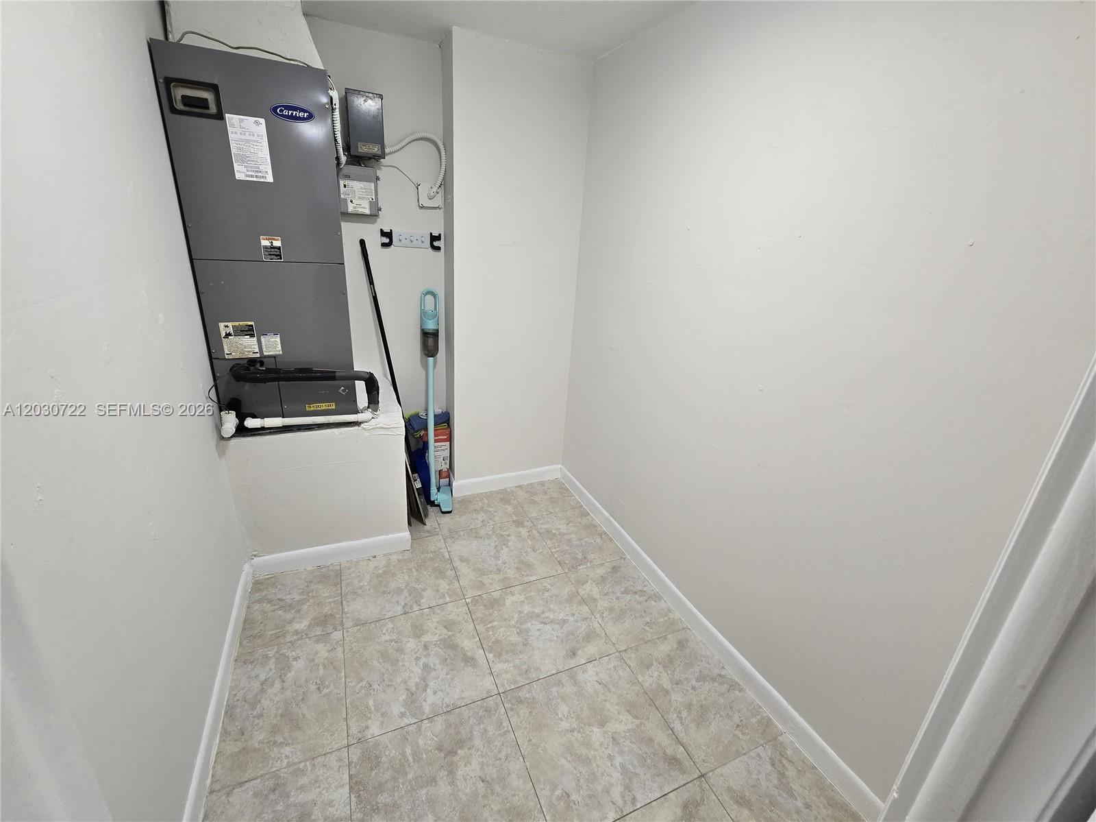 CHANTILLY CONDO - Residential