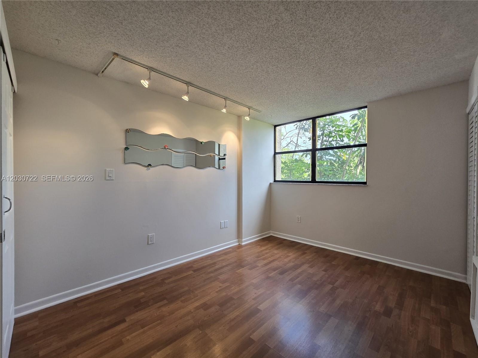 CHANTILLY CONDO - Residential