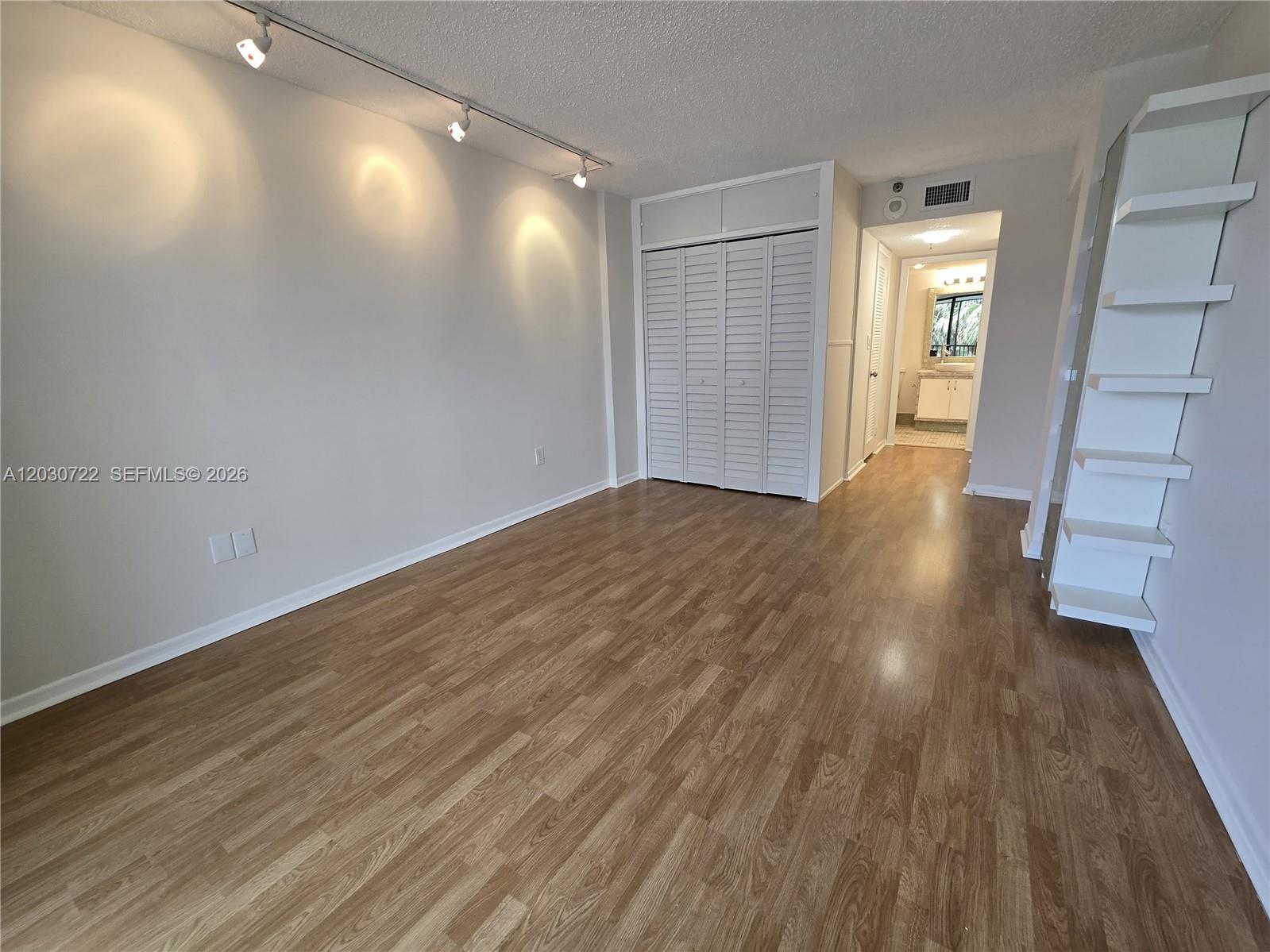 CHANTILLY CONDO - Residential