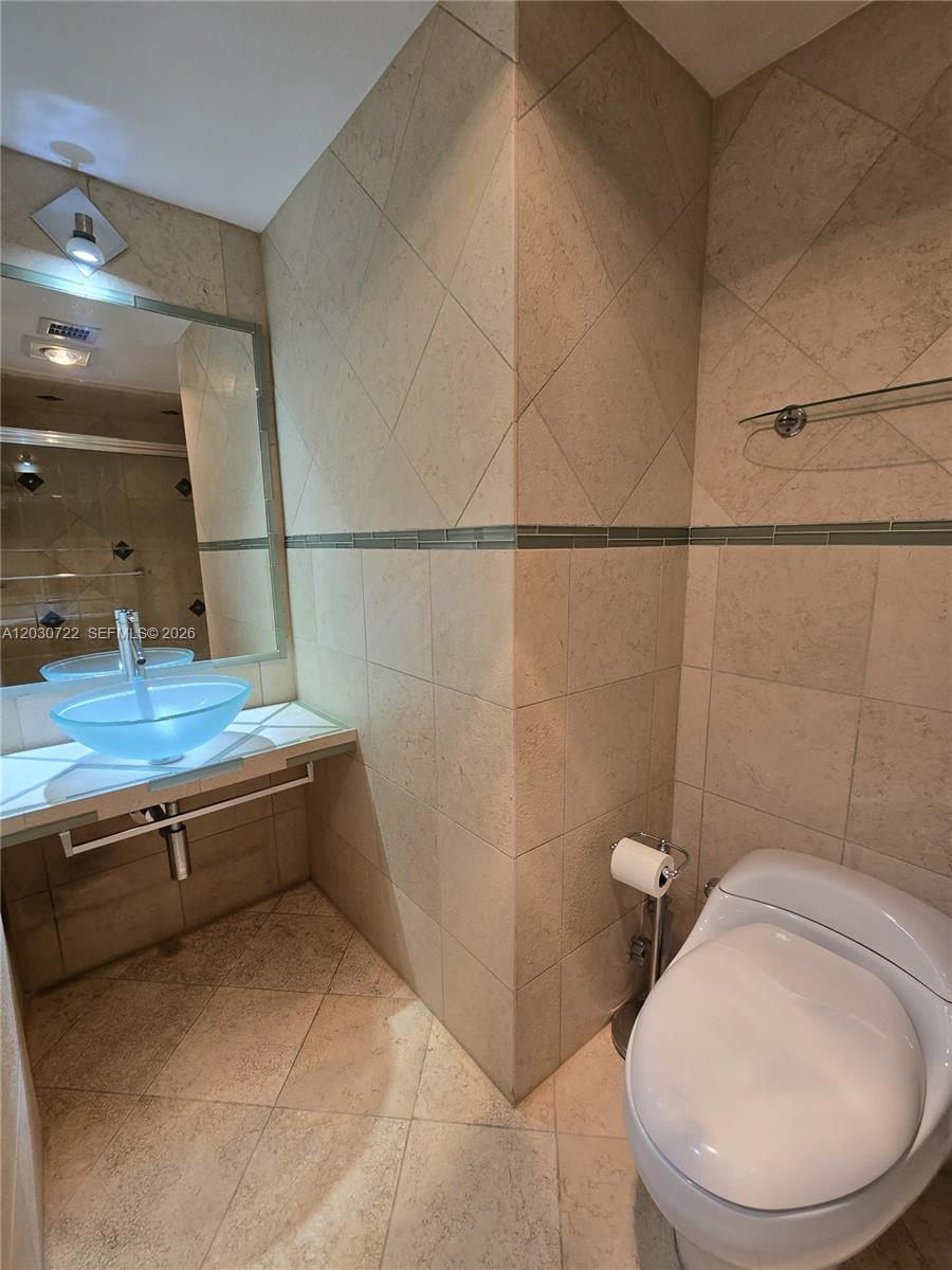 CHANTILLY CONDO - Residential