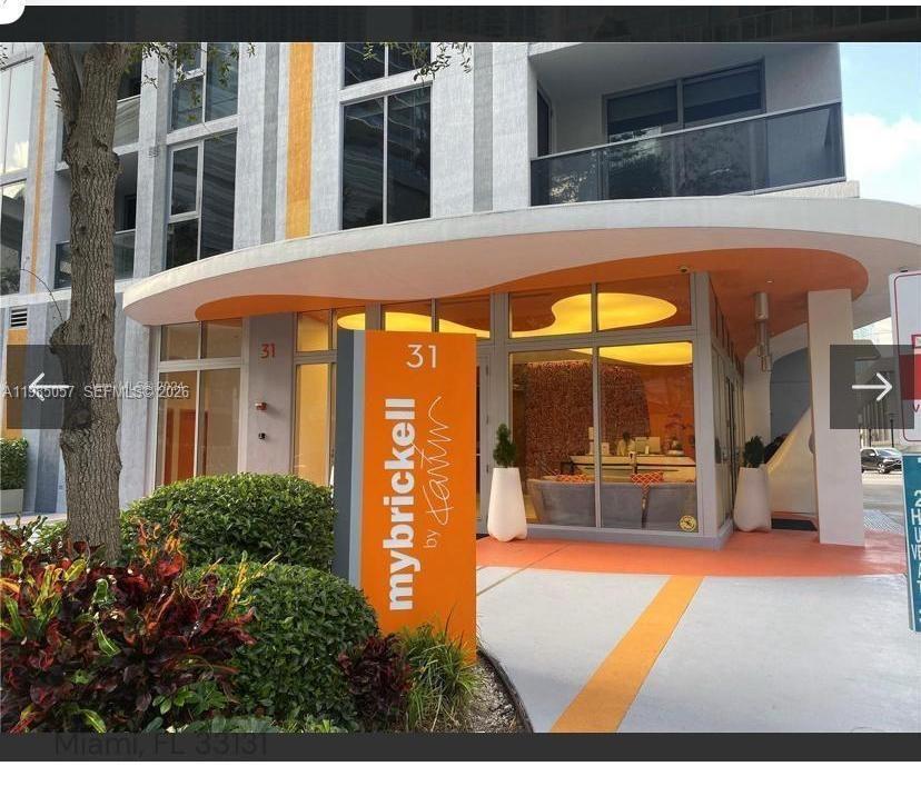 Condominium diagonal to Brickell City Center and metro mover, very well decorated, includes all furniture and appliances, master bedroom plus DEN, 2 full bathrooms, master plus auxiliary bathroom, finely decorated... it can be rented for short periods with a minimum of one month rental. Excellent location and it is a small condominium. Includes 24/7 valet parking for one vehicle at no additional cost. EXCELLENT  FOR INVESTOR.... CURRENTLY RENTED FOR $3.150 MONTHLY