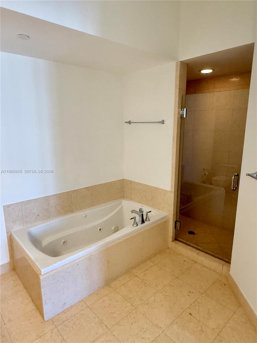 TURNBERRY VILLAGE SO TOWE - Residential