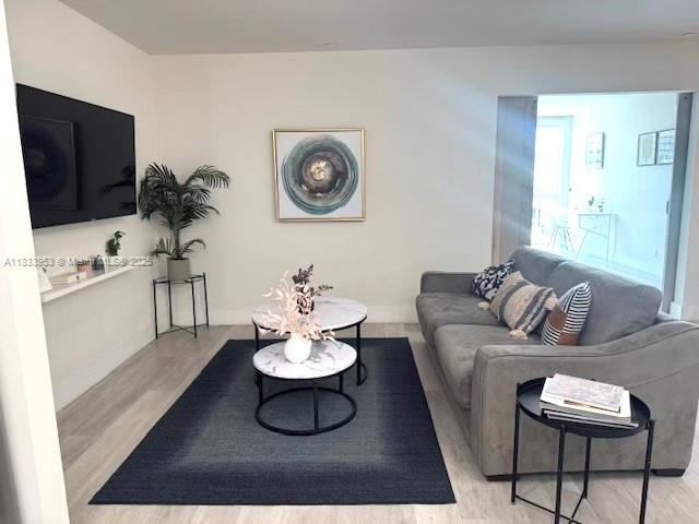 AVENTURA VILLAGE - Residential