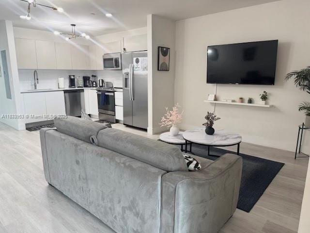 AVENTURA VILLAGE - Residential
