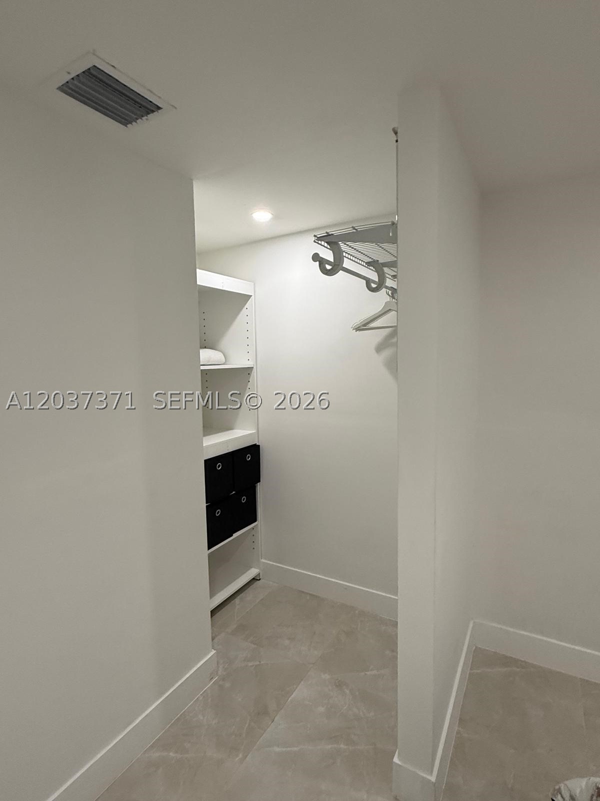 OCEAN PARK - Residential Lease