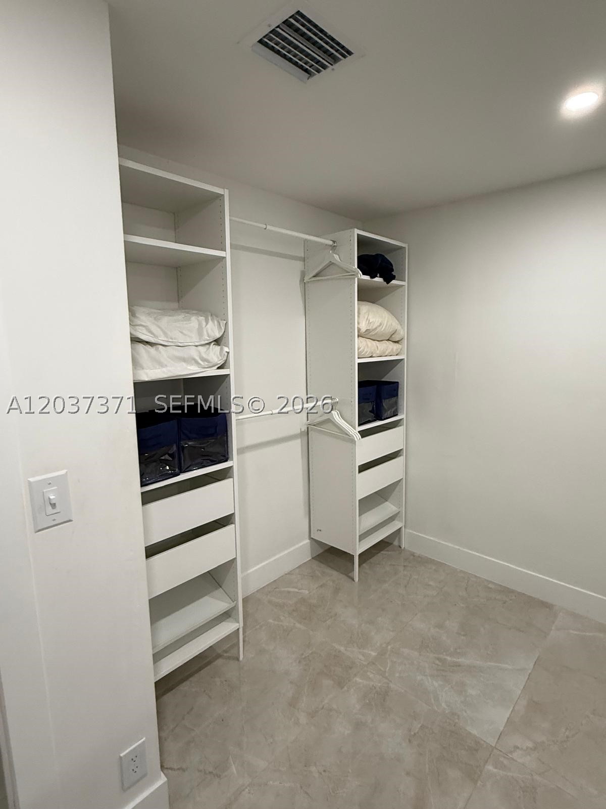 OCEAN PARK - Residential Lease