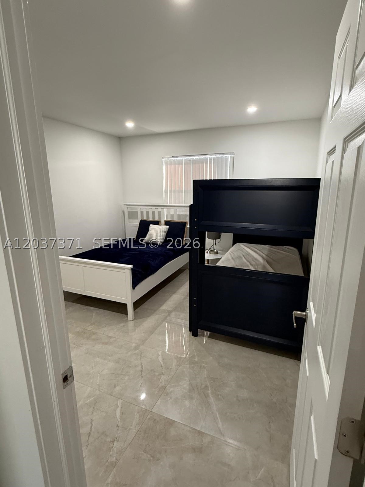 OCEAN PARK - Residential Lease