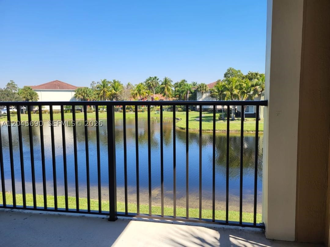 Beautifully 1/1 With Lake View in This Resort Style Gated Community! Washer and Dryer Inside the Unit. Newer Floors and Paint, Expansive Open Counter, Huge Balcony and a Wonderful Master Suite! Unbelievable Amenities Including Tennis Court/ Beautiful Club House/ Jacuzzi/ Fitness Center/ Playground Area/ Indoor Racket Ball and So Much More! Close to Airport, Great Schools & Major Fairways! This is an Awesome Unit! *** Annual Lease Only.