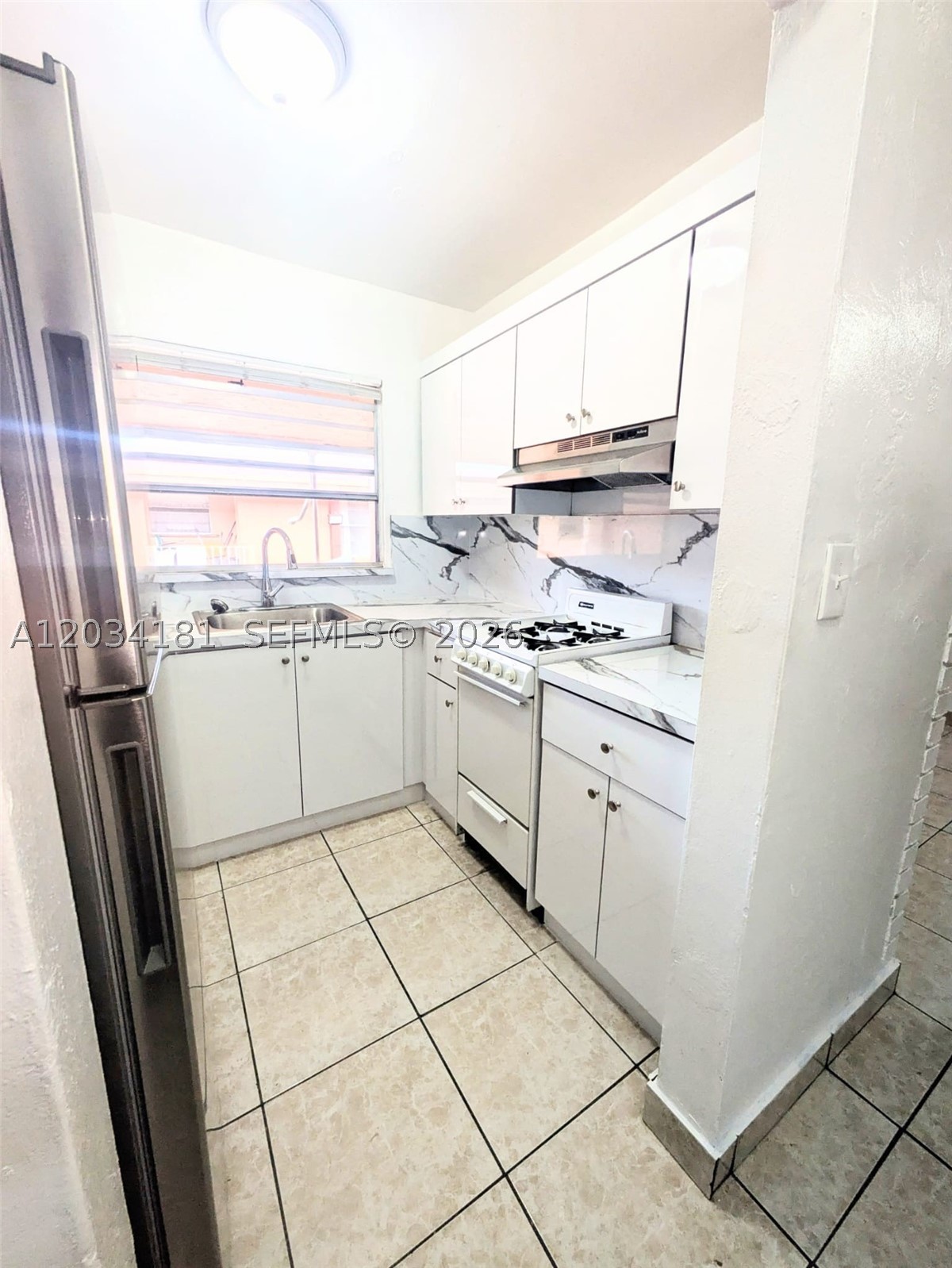 Beautiful apartment in the heart of West Hialeah. 1 bedroom, 1 bathroom. Water and maintenance are included.
Easy approval.