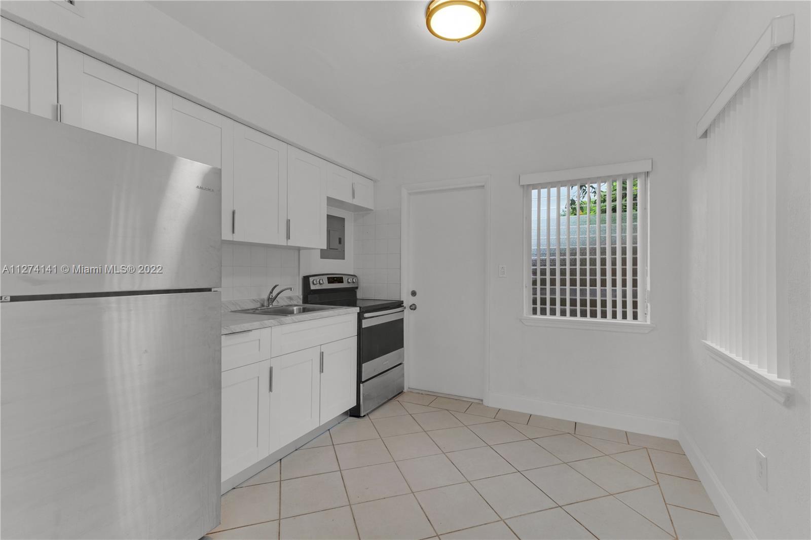 PALOMAR SUB - Residential Lease