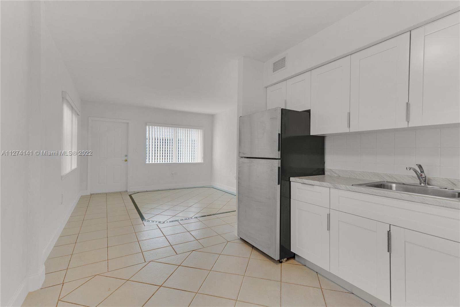 PALOMAR SUB - Residential Lease