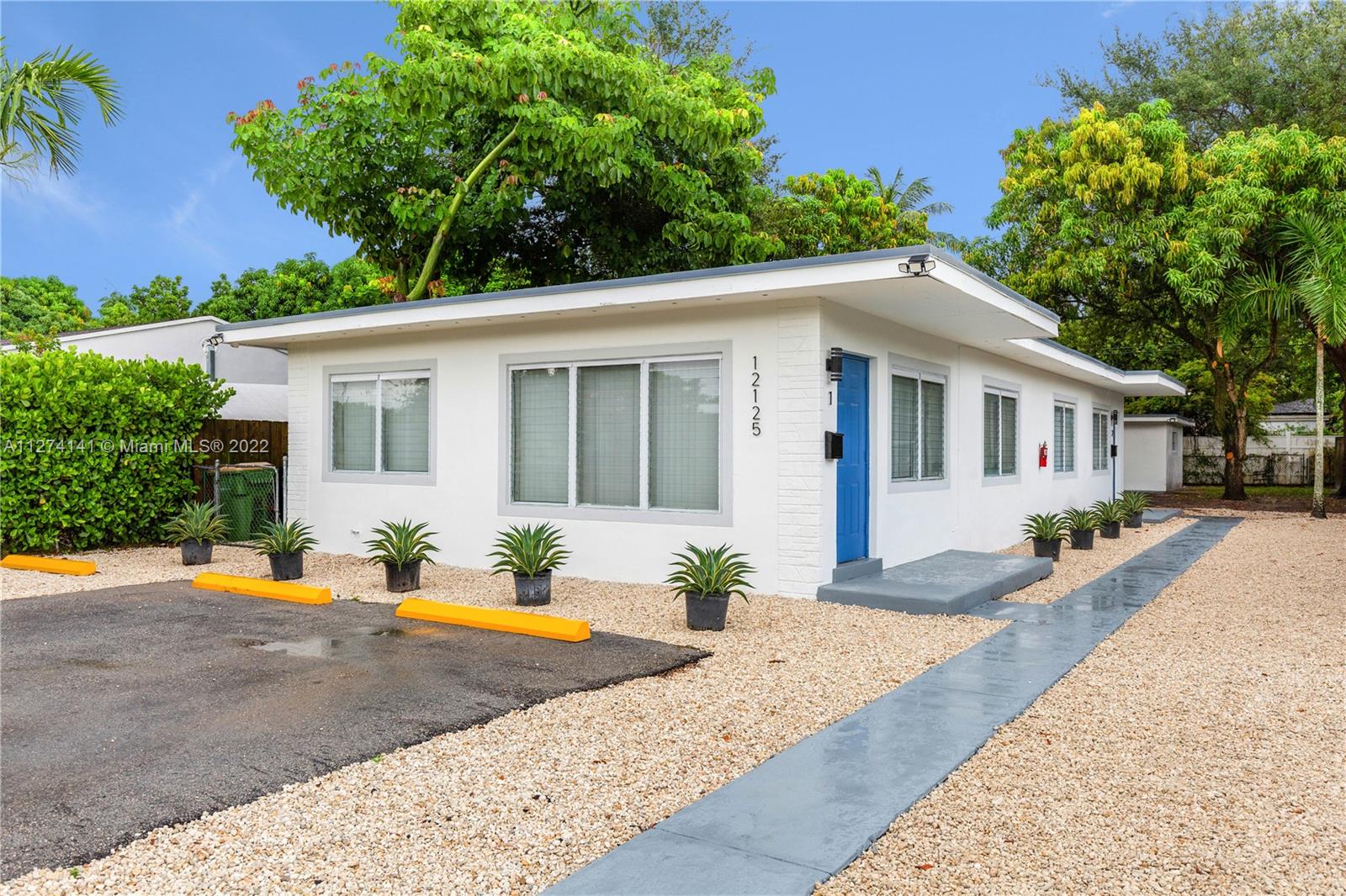 PALOMAR SUB - Residential Lease