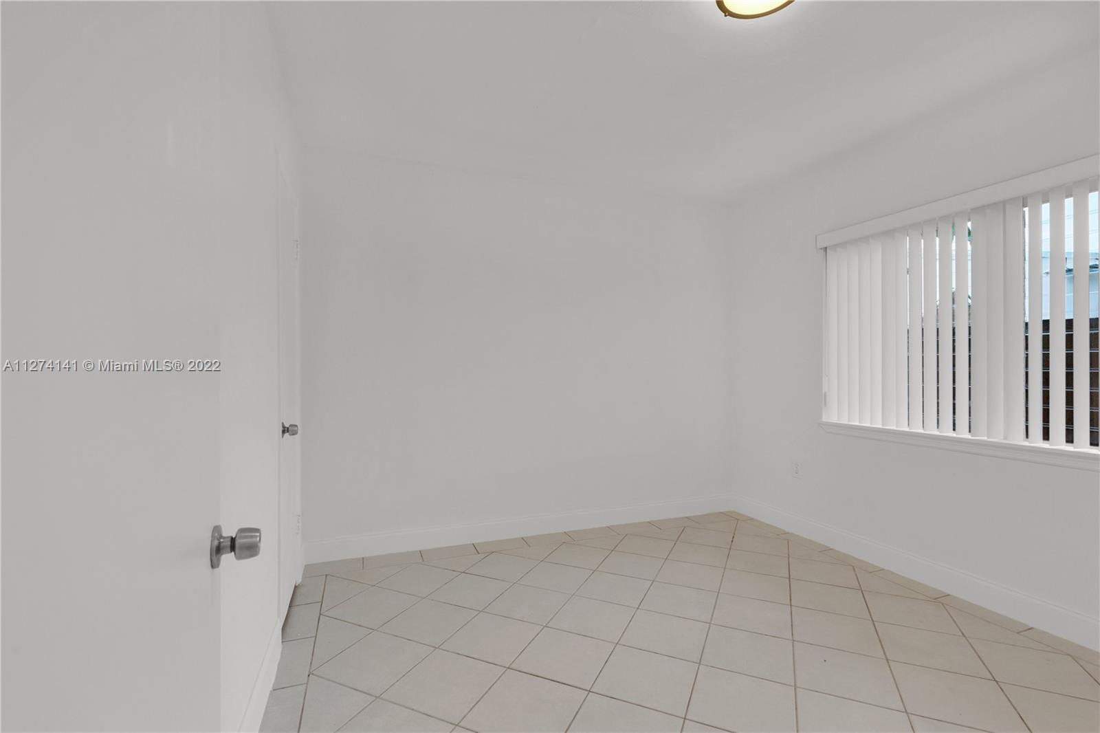 PALOMAR SUB - Residential Lease