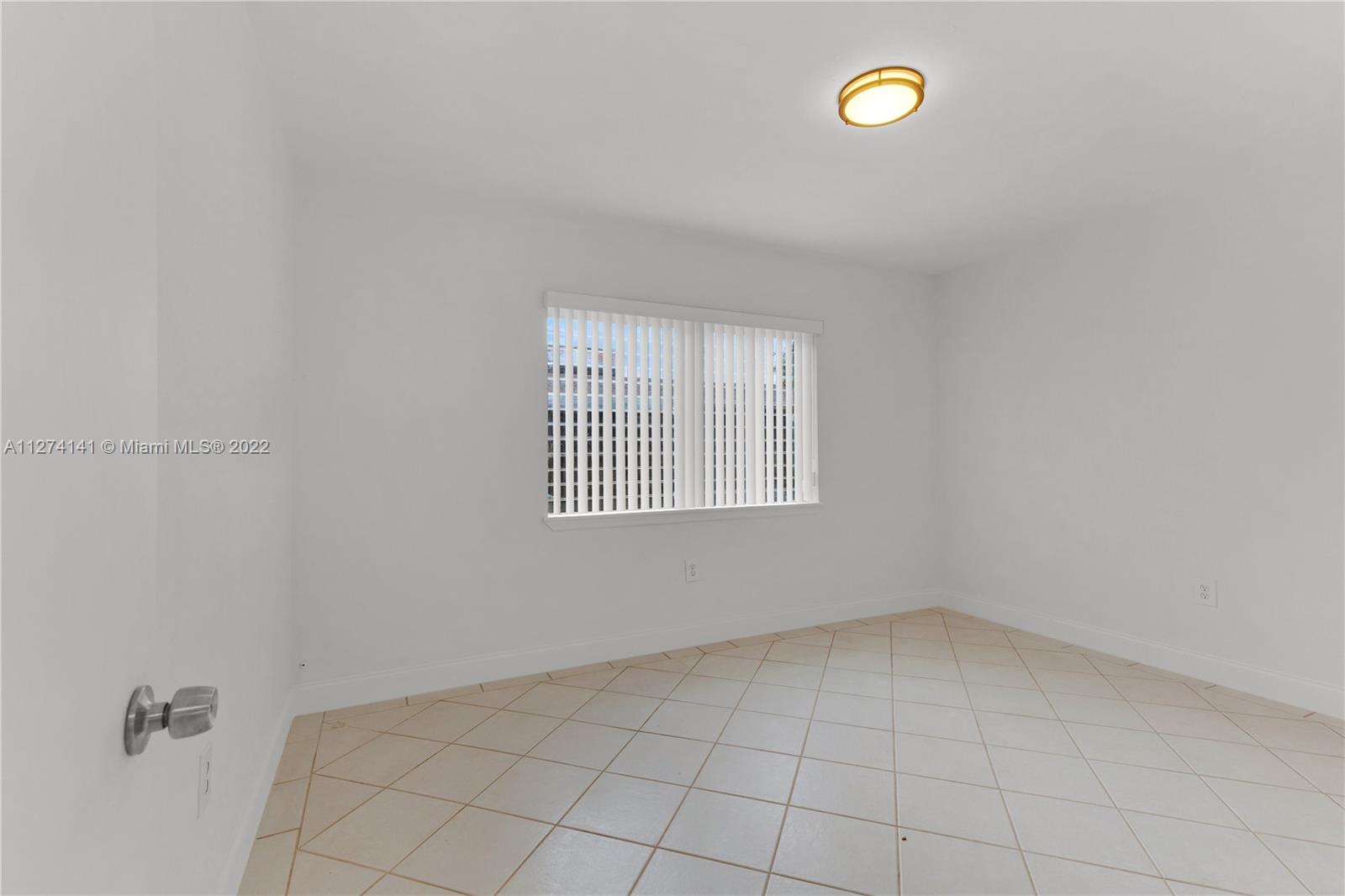 PALOMAR SUB - Residential Lease