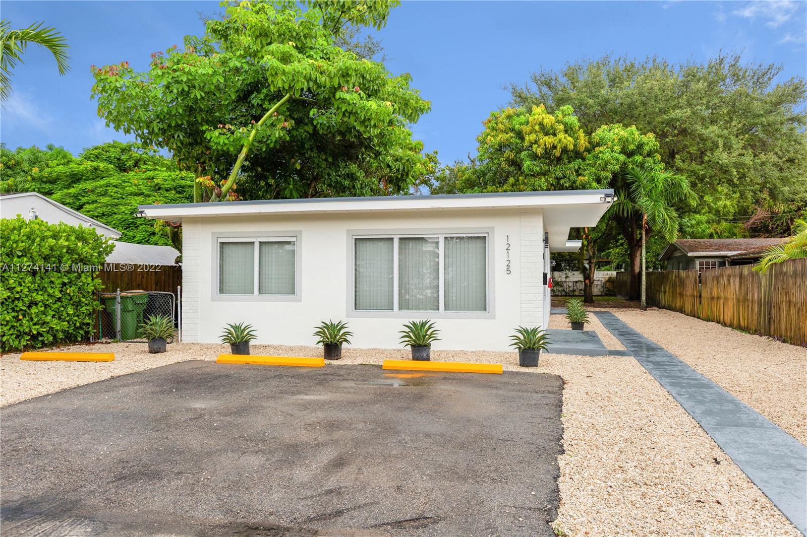 PALOMAR SUB - Residential Lease