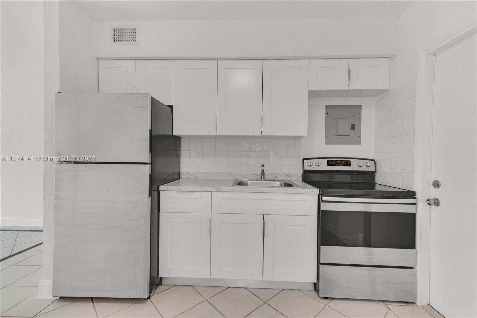 PALOMAR SUB - Residential Lease