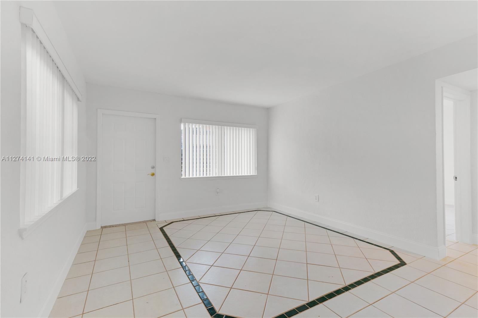PALOMAR SUB - Residential Lease