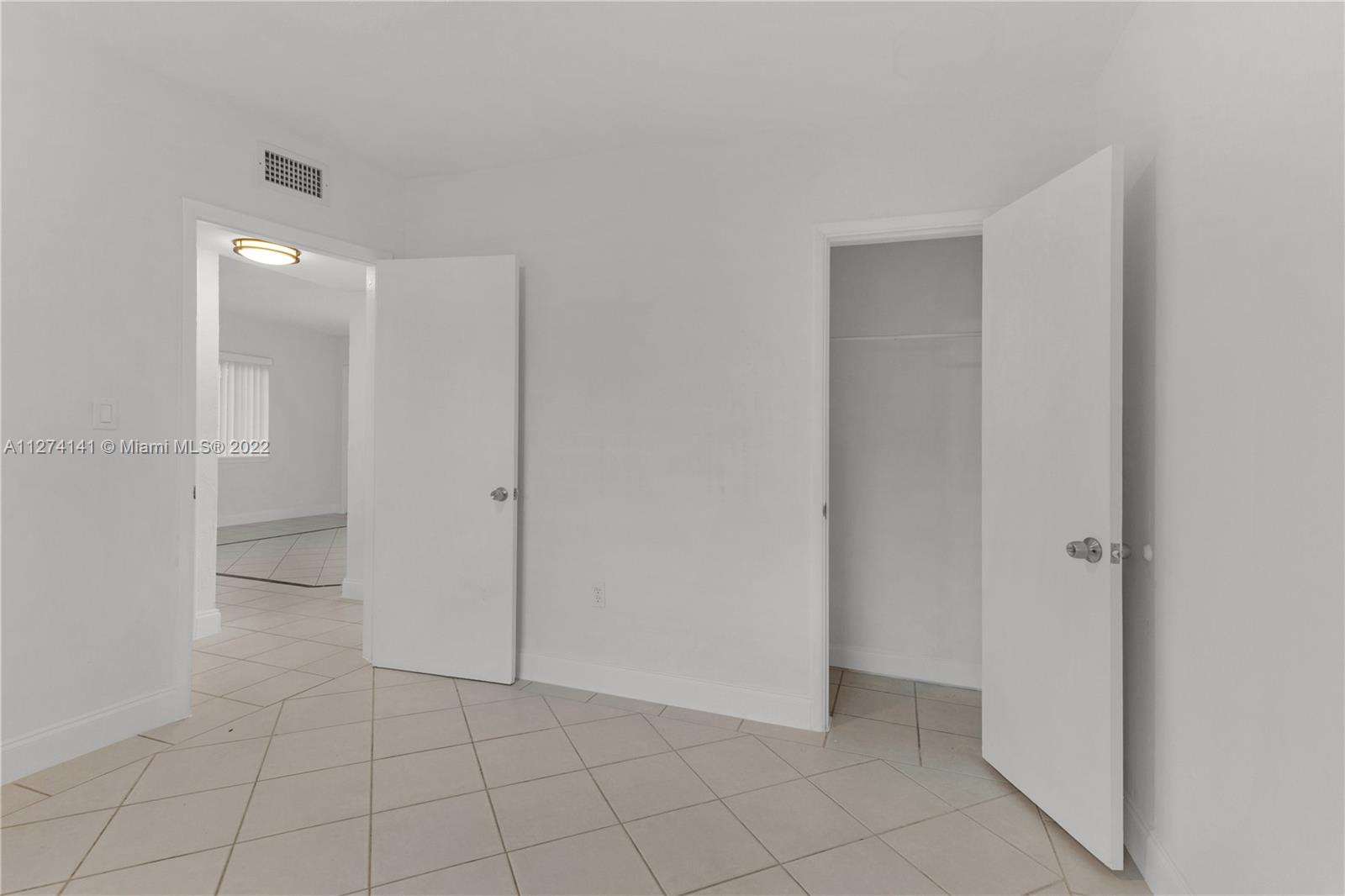 PALOMAR SUB - Residential Lease
