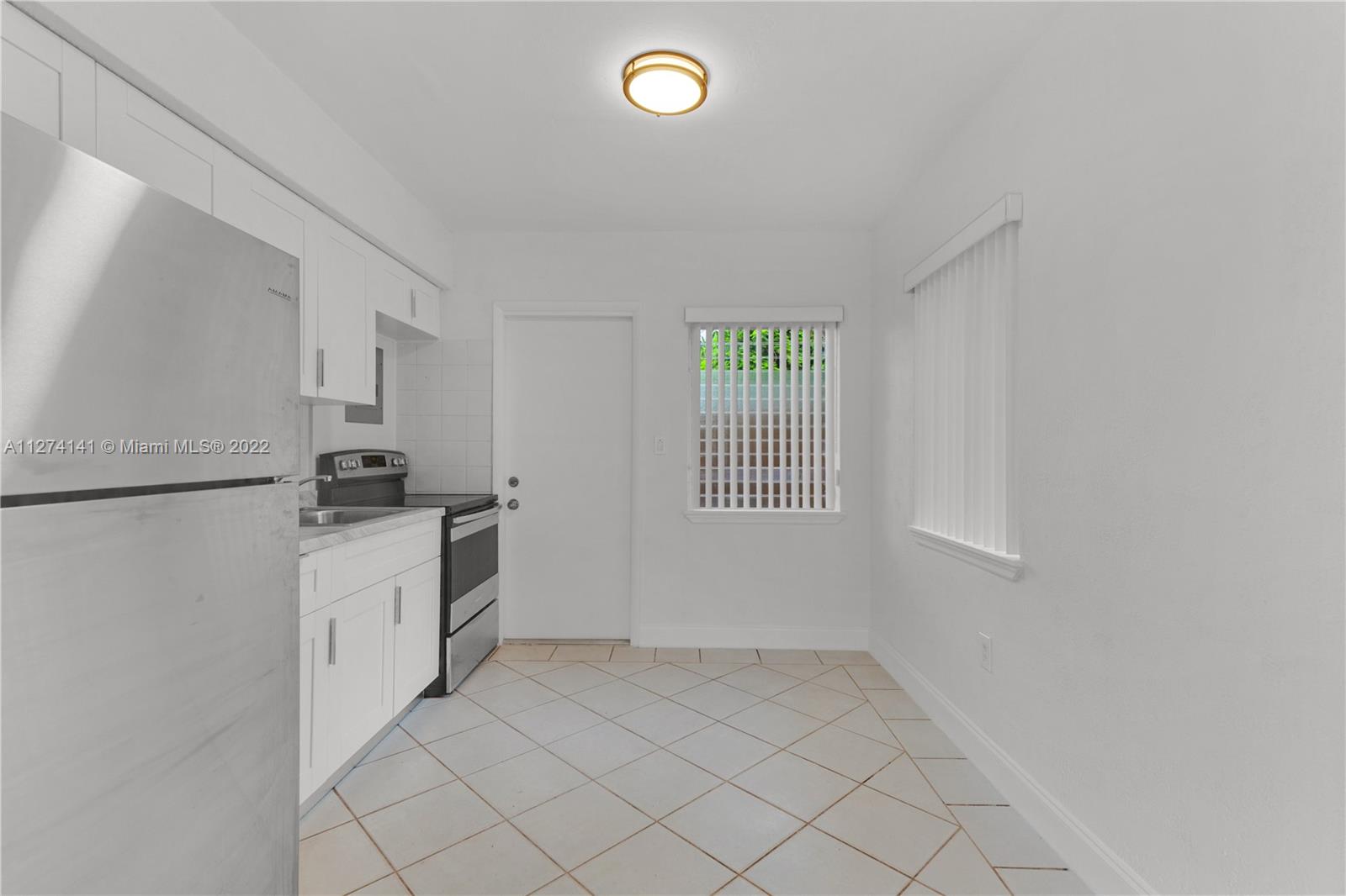 PALOMAR SUB - Residential Lease