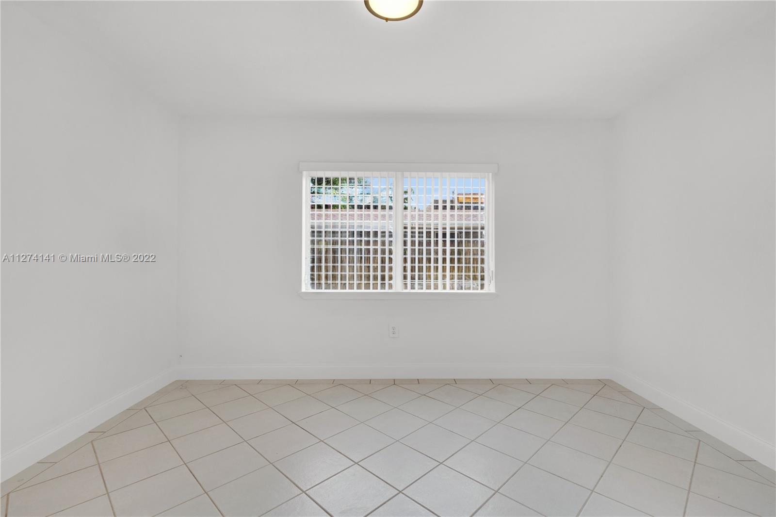 PALOMAR SUB - Residential Lease