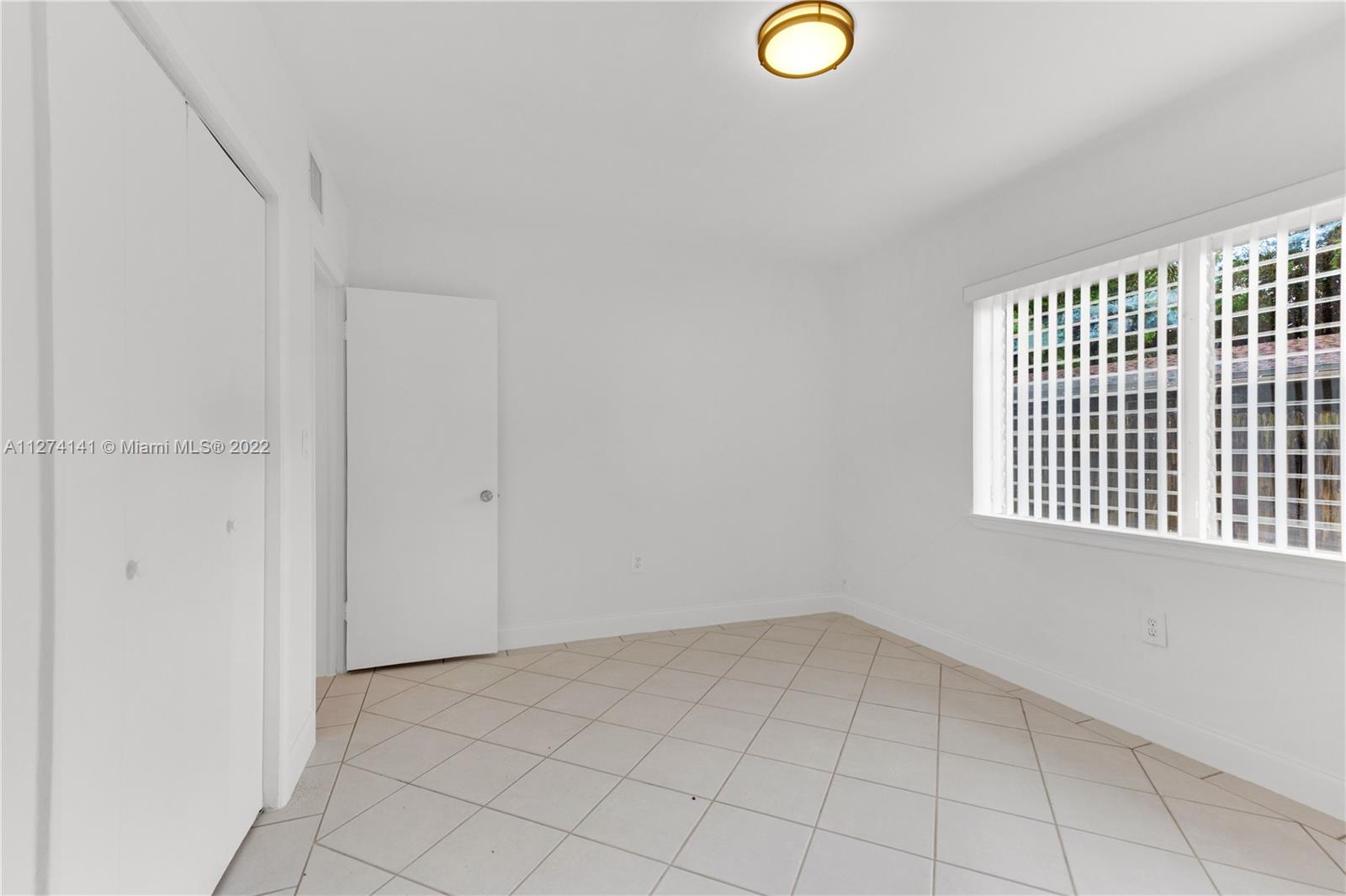 PALOMAR SUB - Residential Lease