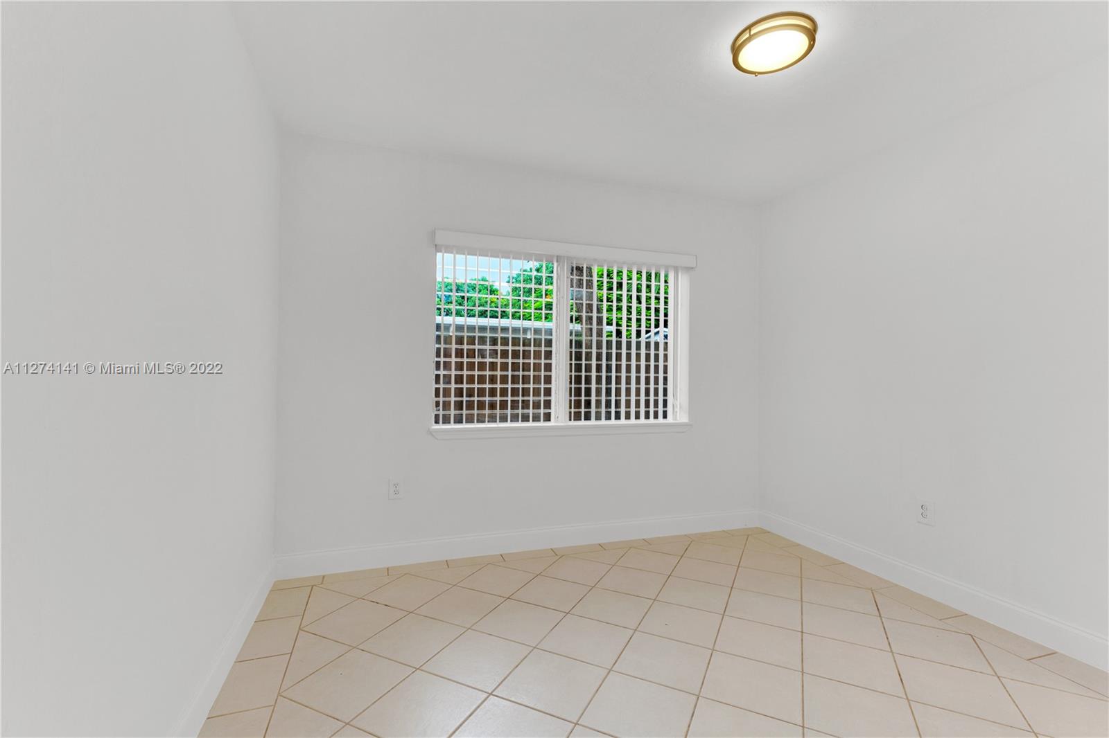 PALOMAR SUB - Residential Lease