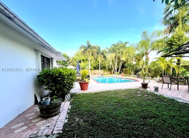 REDLANDS MANSIONS 1ST ADD - Residential