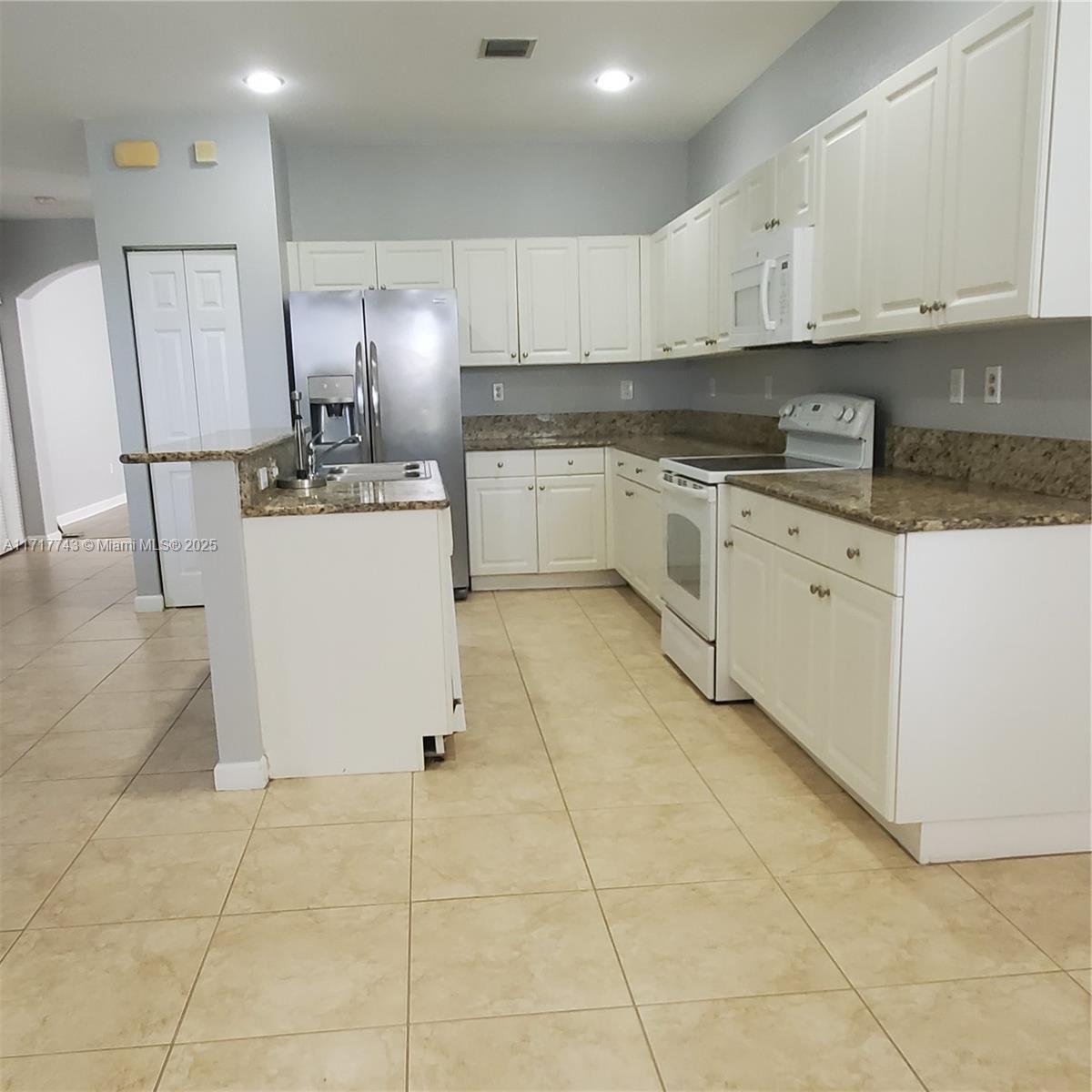 ARUBA AT OASIS - Residential Lease