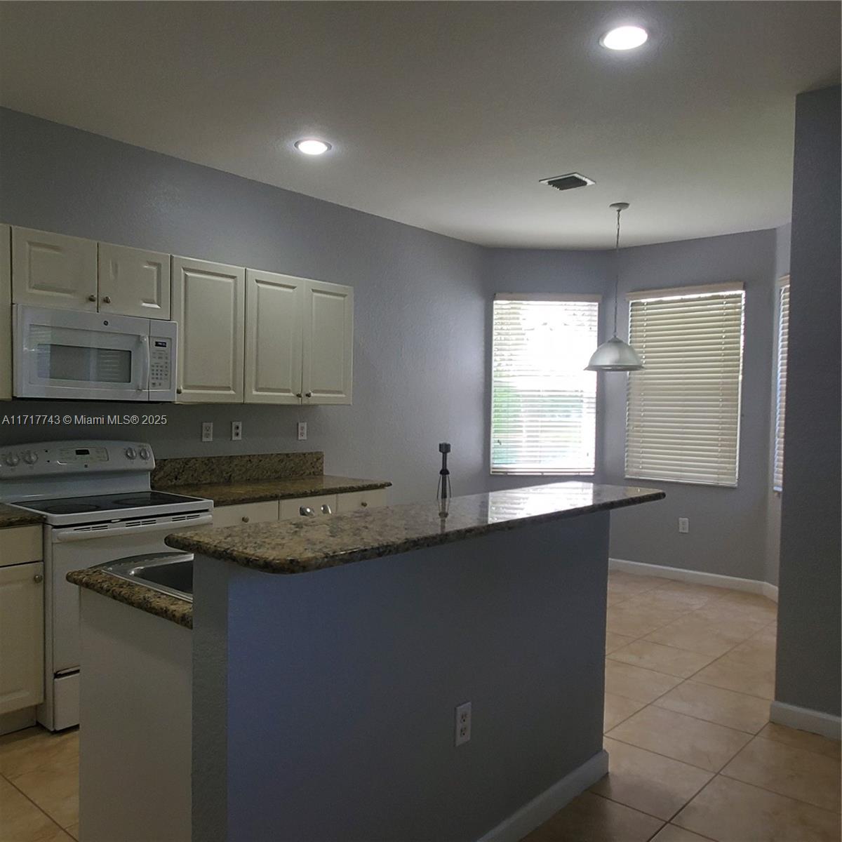 ARUBA AT OASIS - Residential Lease