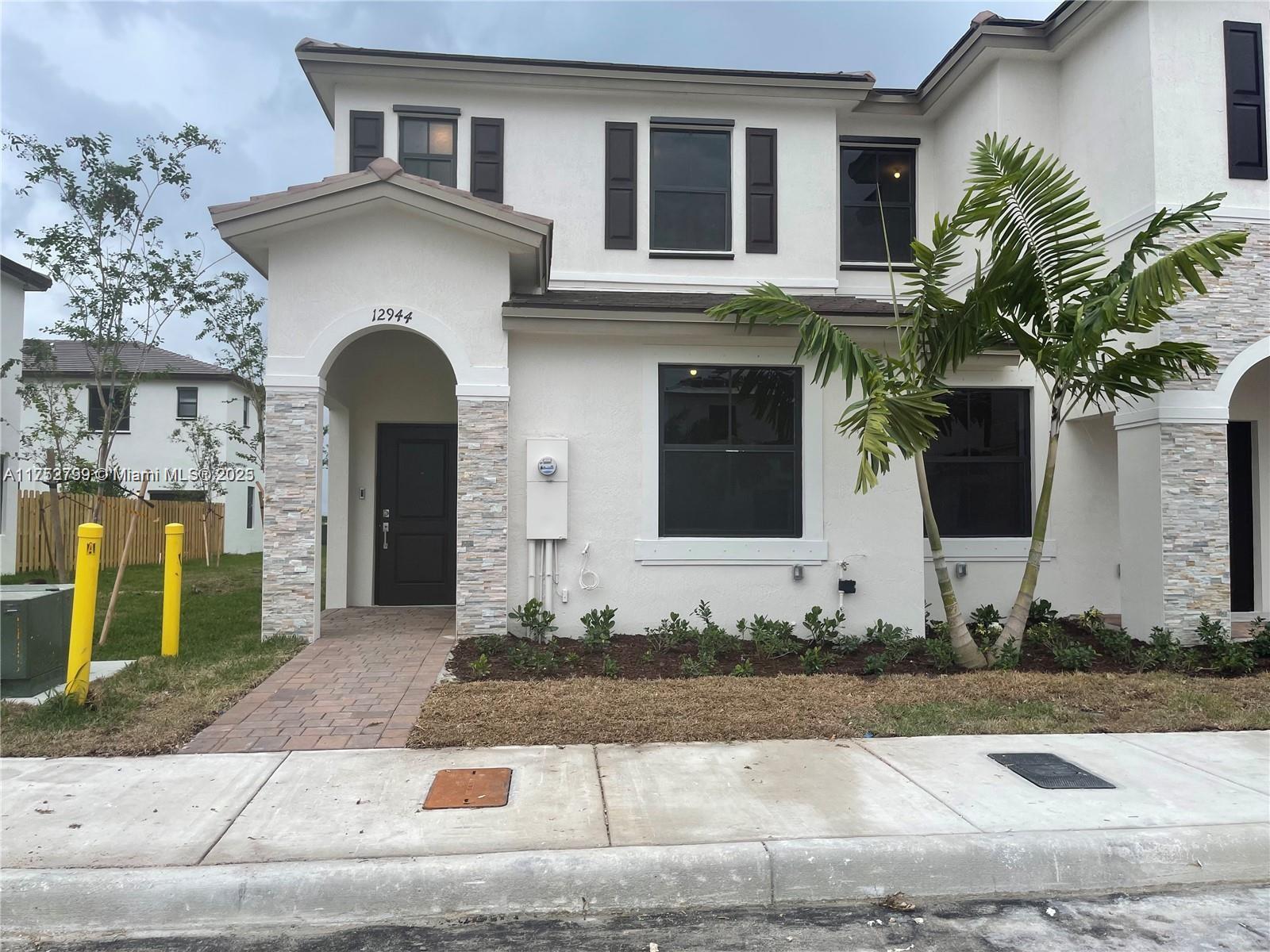 SIENNA RESERVA - Residential Lease