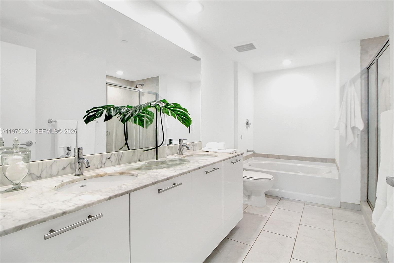 THE PLAZA 901 BRICKELL CO - Residential