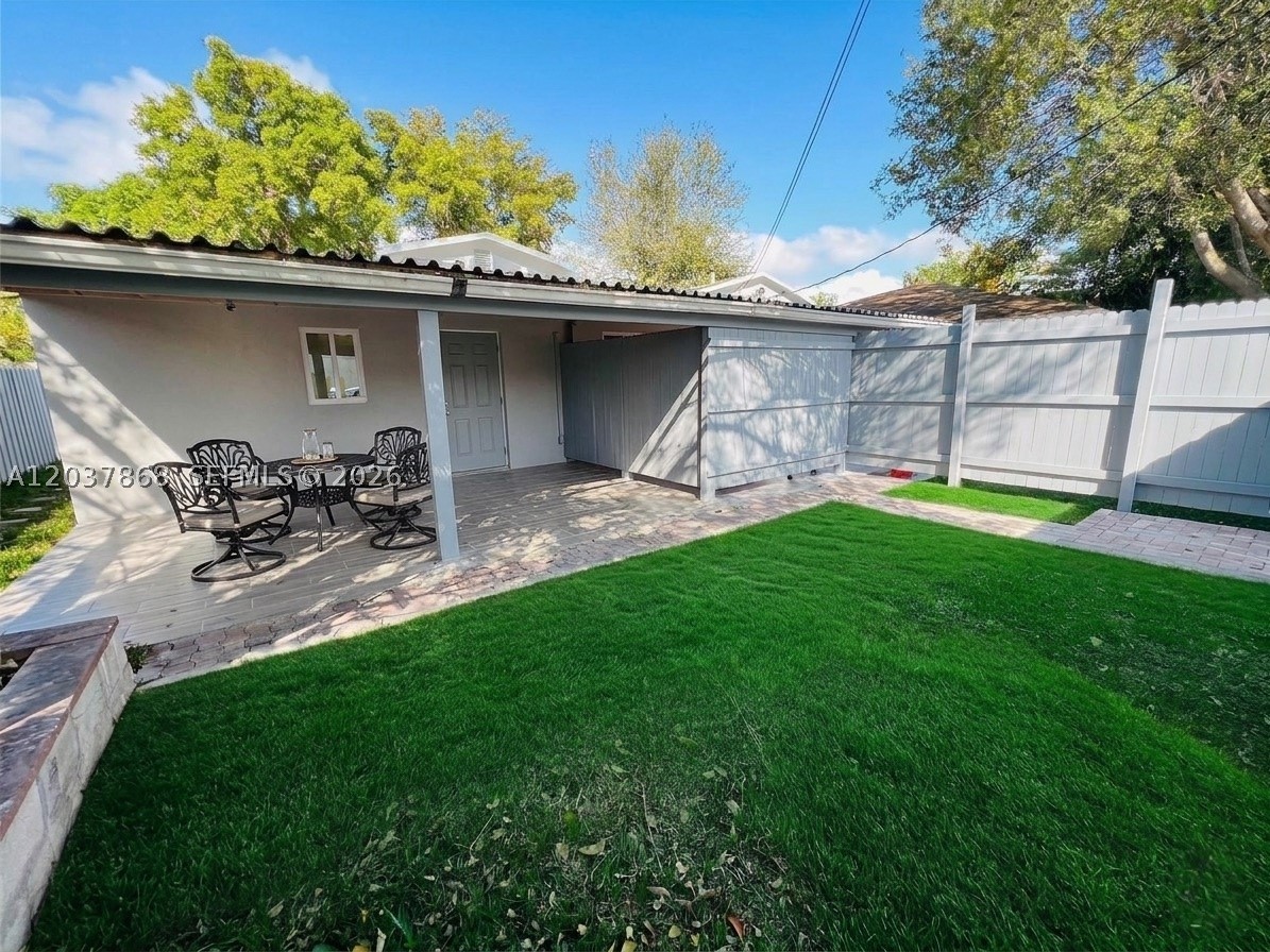 HOLLYWOOD LITTLE RANCHES - Residential Income