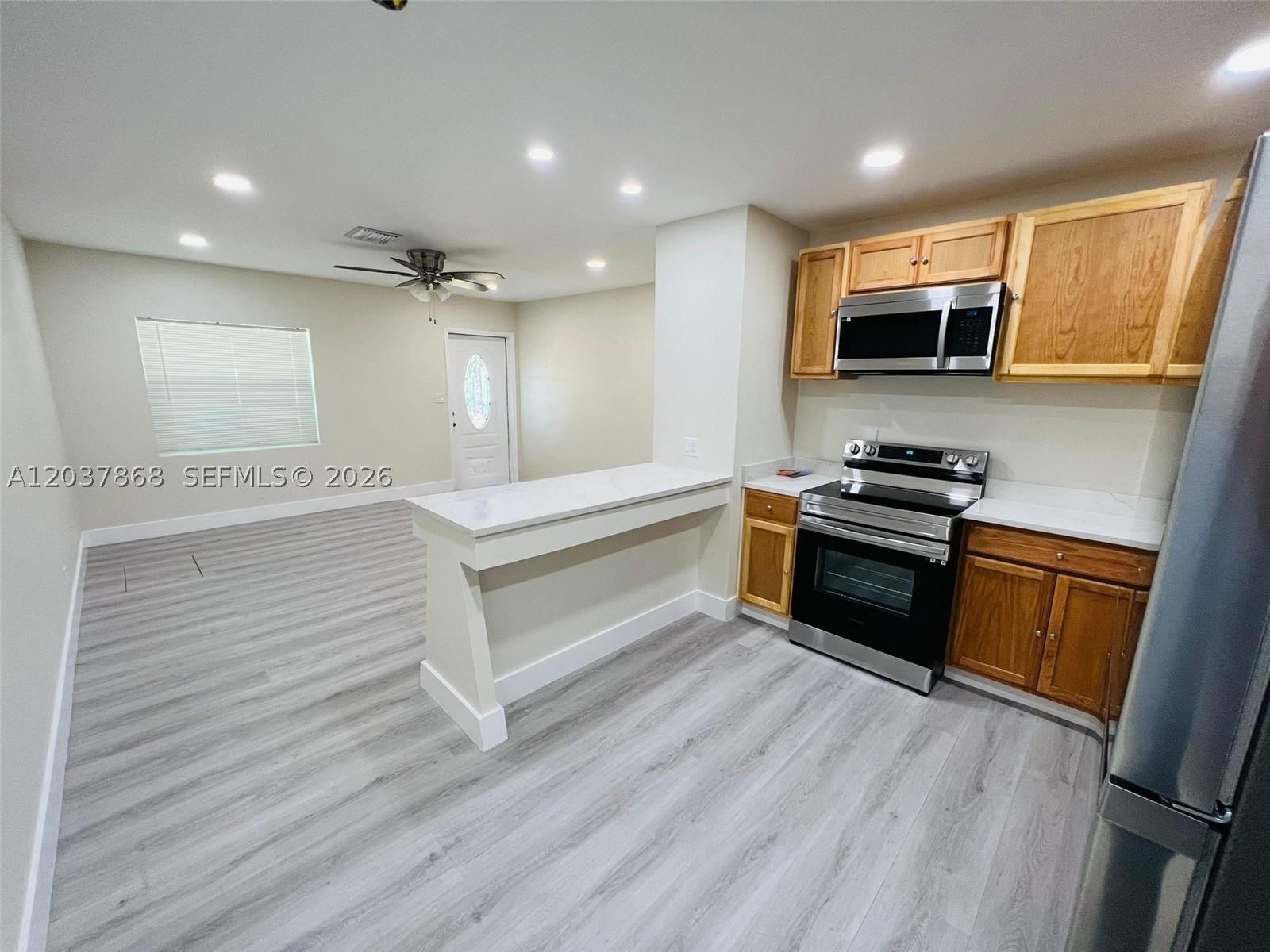 HOLLYWOOD LITTLE RANCHES - Residential Income