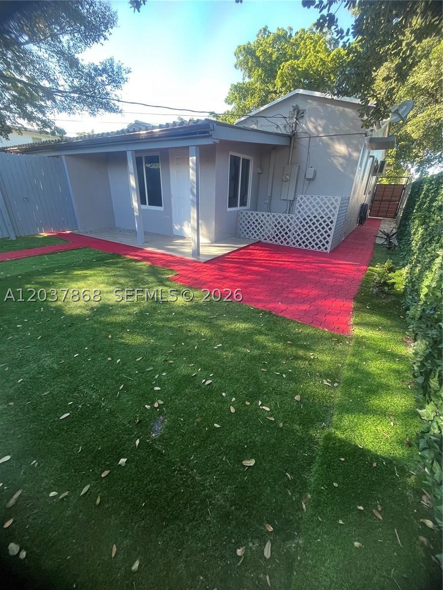 HOLLYWOOD LITTLE RANCHES - Residential Income