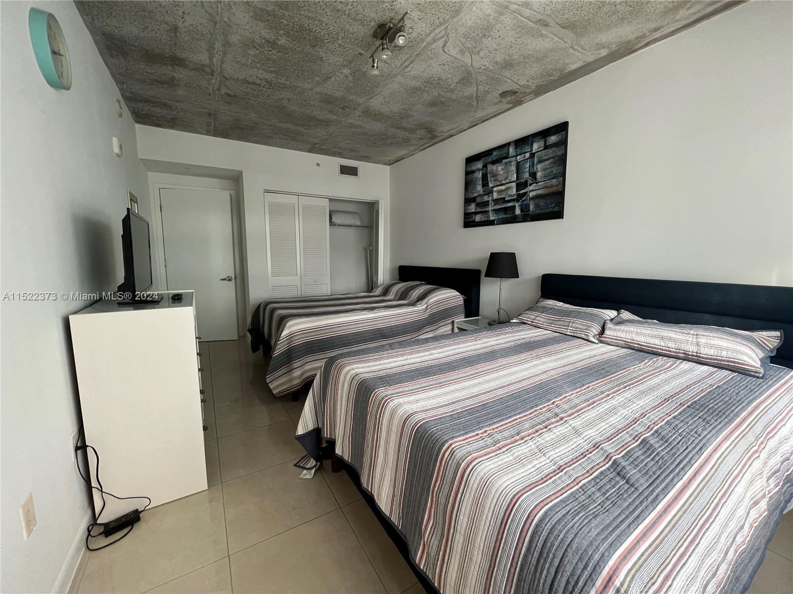 MIDBLOCK MIAMI CONDO - Residential Lease