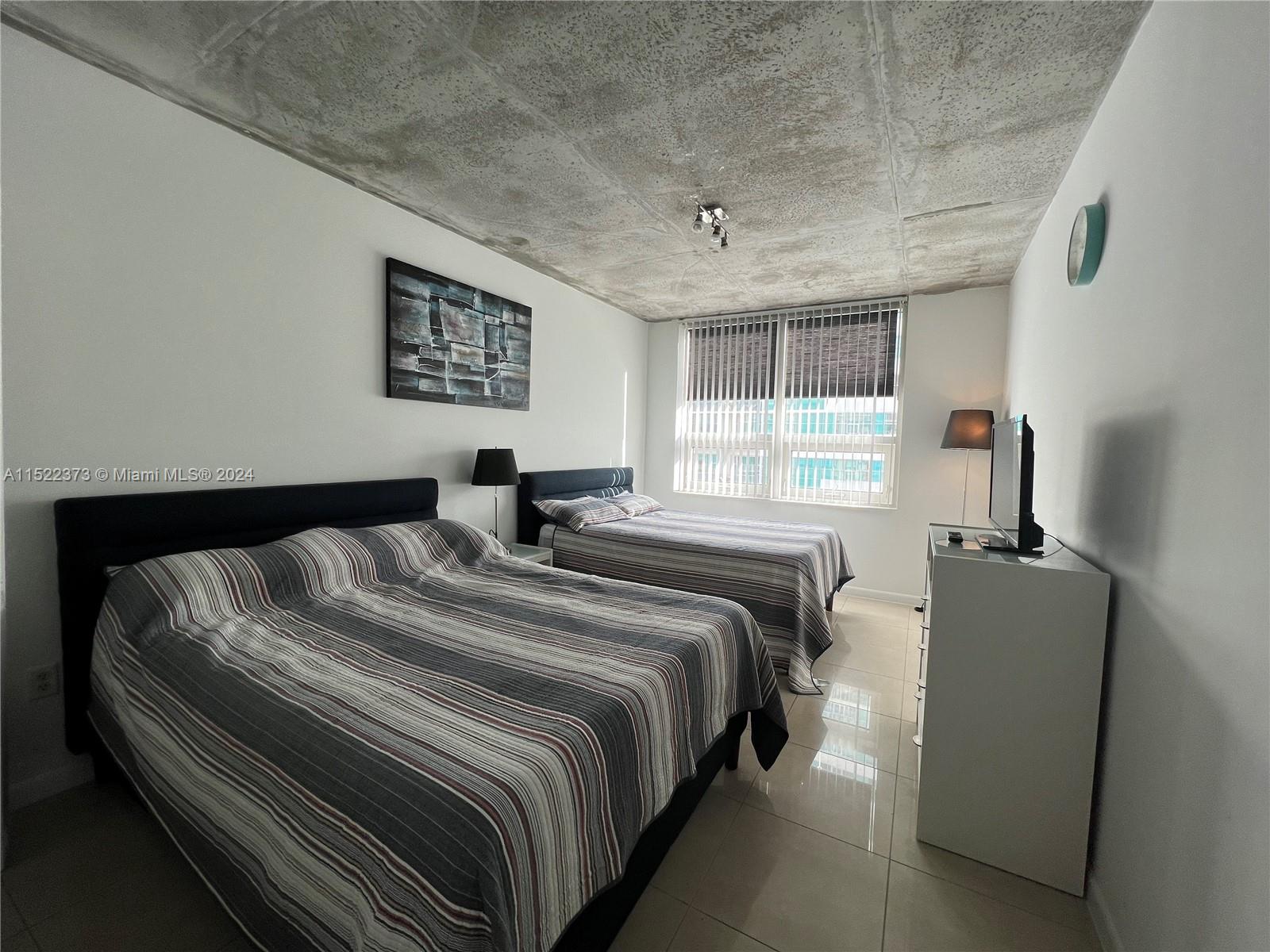 MIDBLOCK MIAMI CONDO - Residential Lease