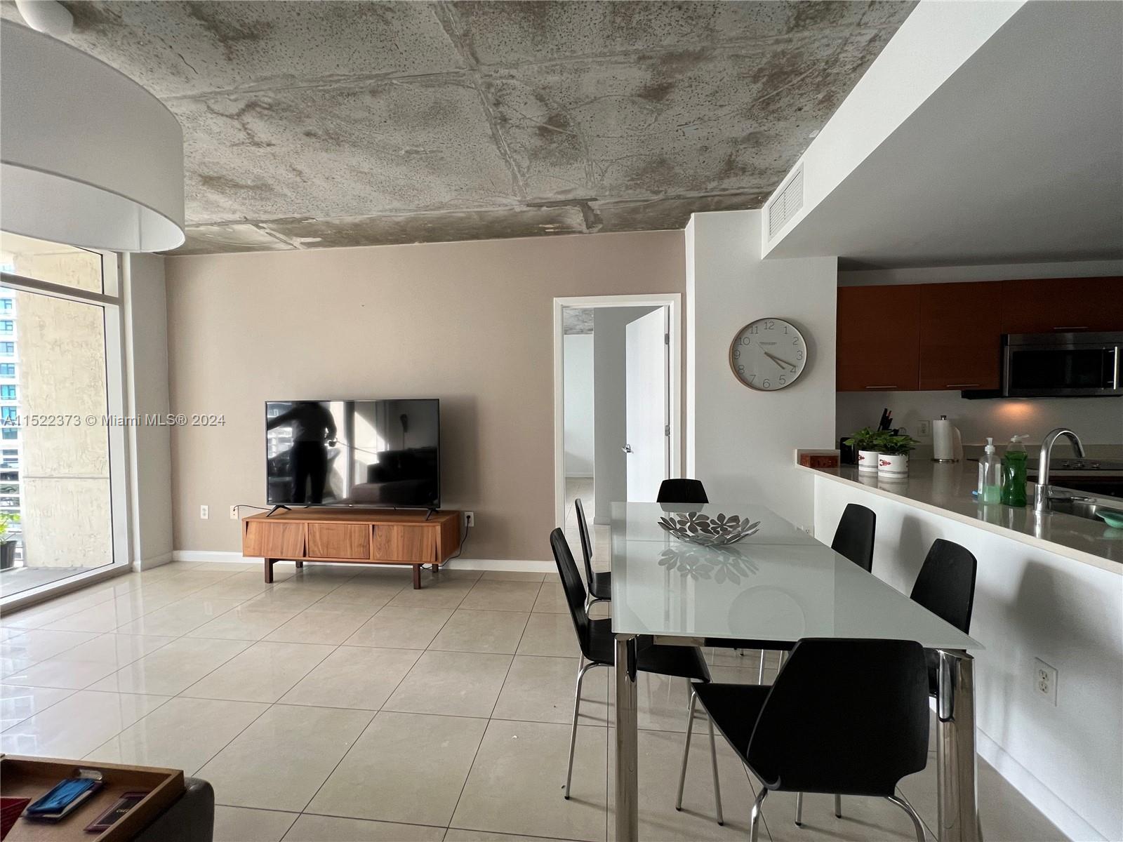 MIDBLOCK MIAMI CONDO - Residential Lease
