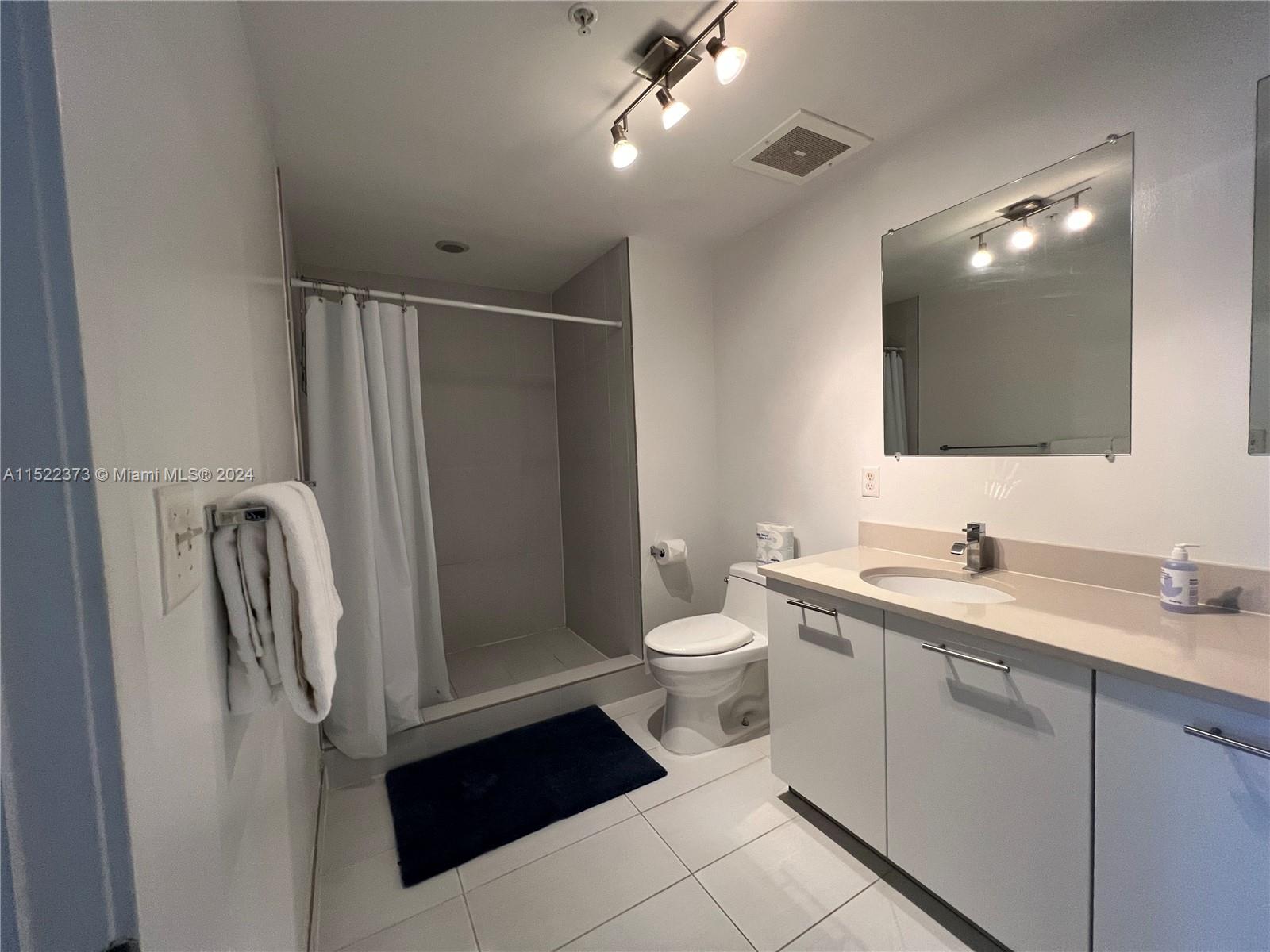 MIDBLOCK MIAMI CONDO - Residential Lease