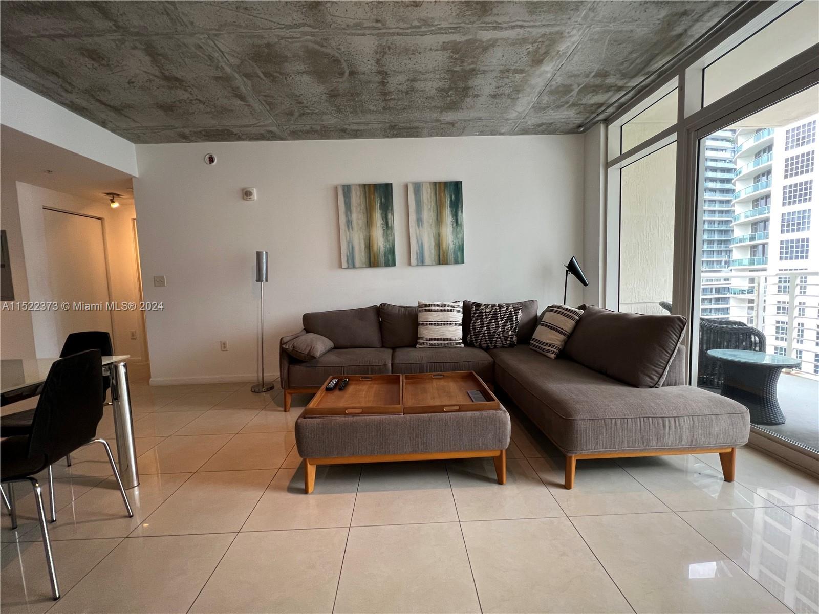 MIDBLOCK MIAMI CONDO - Residential Lease
