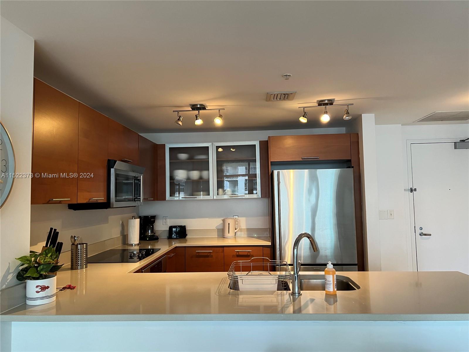 MIDBLOCK MIAMI CONDO - Residential Lease