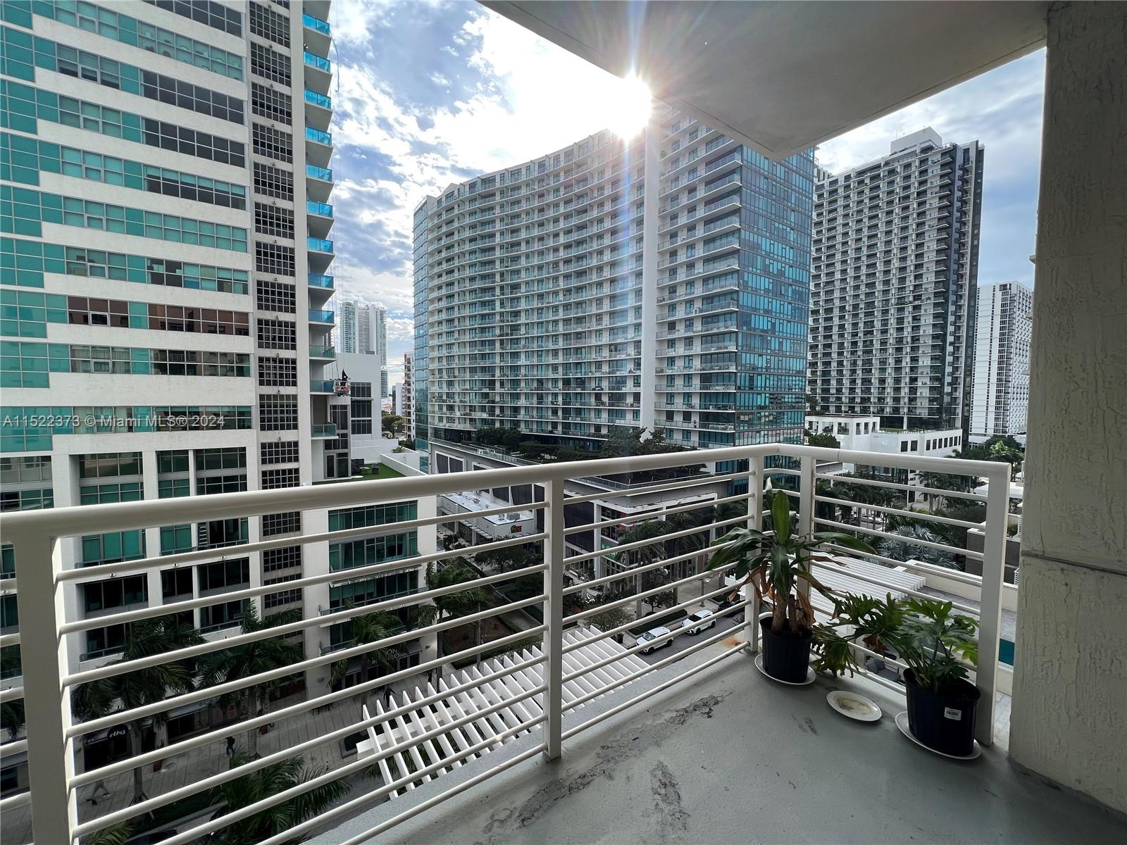 MIDBLOCK MIAMI CONDO - Residential Lease