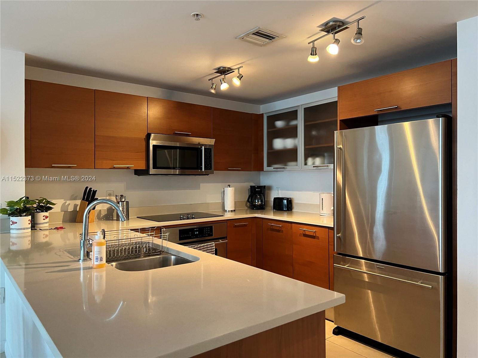 MIDBLOCK MIAMI CONDO - Residential Lease
