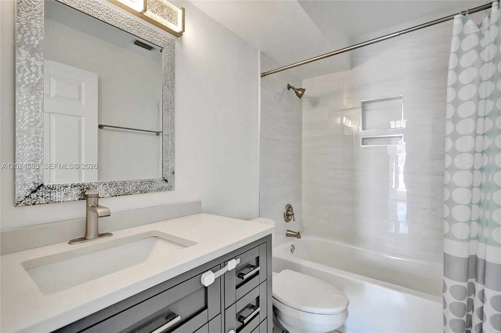 SAPPHIRE SHORES-SAPPHIRE - Residential Lease