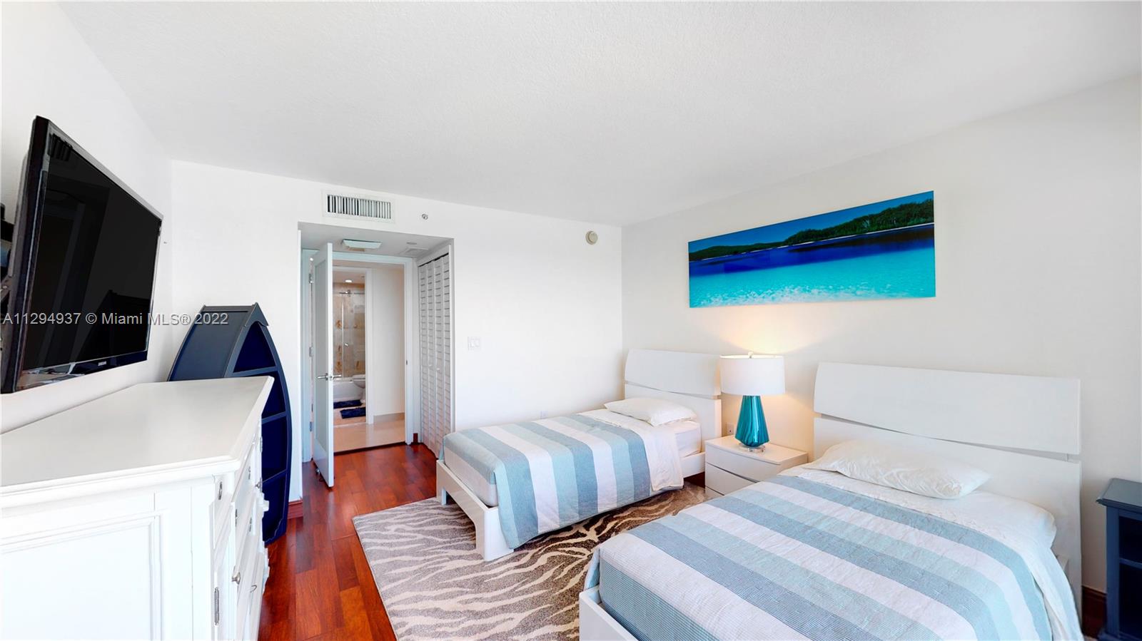 THE COLLINS CONDO - Residential Lease