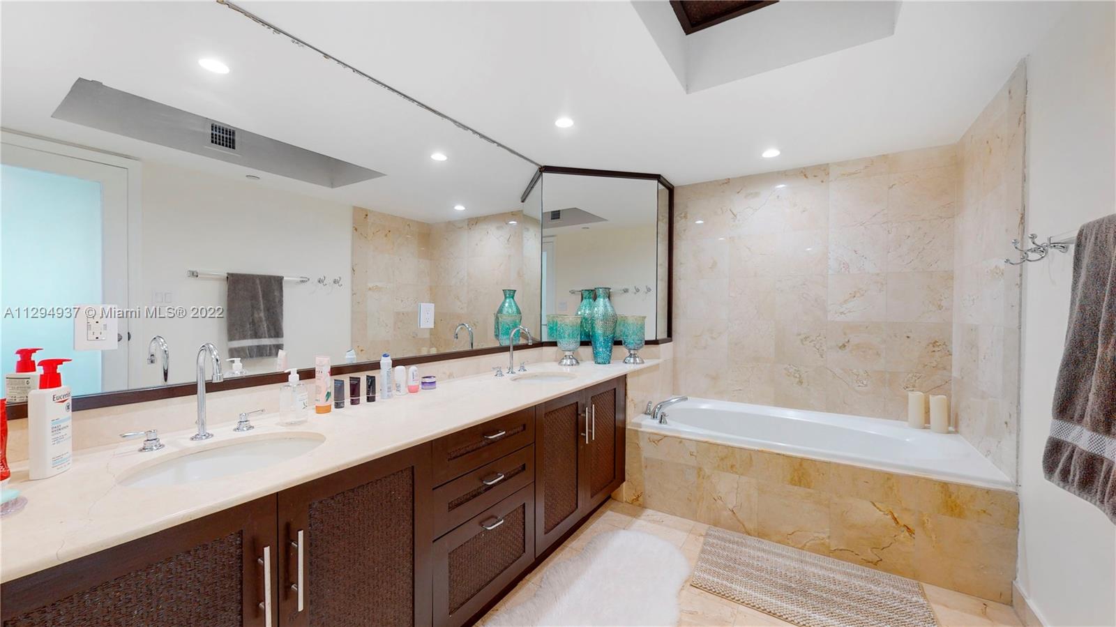 THE COLLINS CONDO - Residential Lease